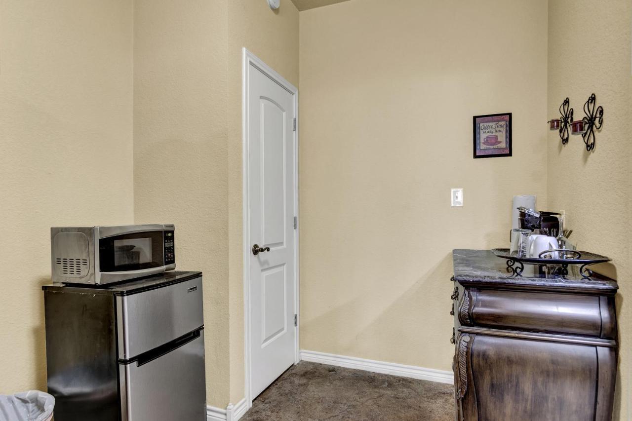Romantic Oasis With Hot Tub Near Fred And Wineries! Fredericksburg Esterno foto