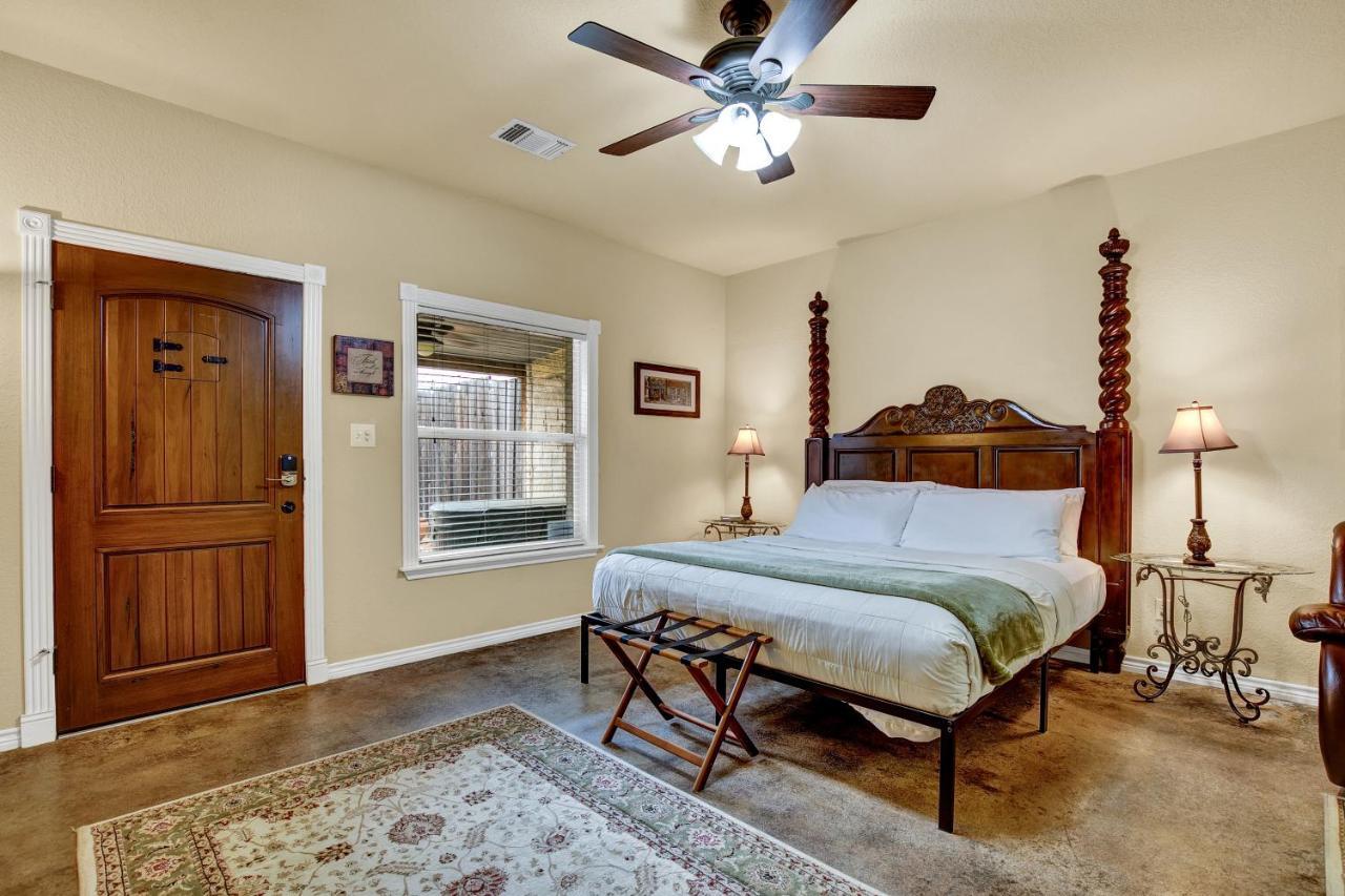 Romantic Oasis With Hot Tub Near Fred And Wineries! Fredericksburg Esterno foto