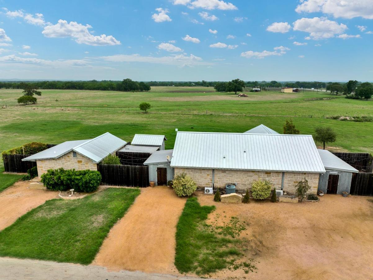 Romantic Oasis With Hot Tub Near Fred And Wineries! Fredericksburg Esterno foto