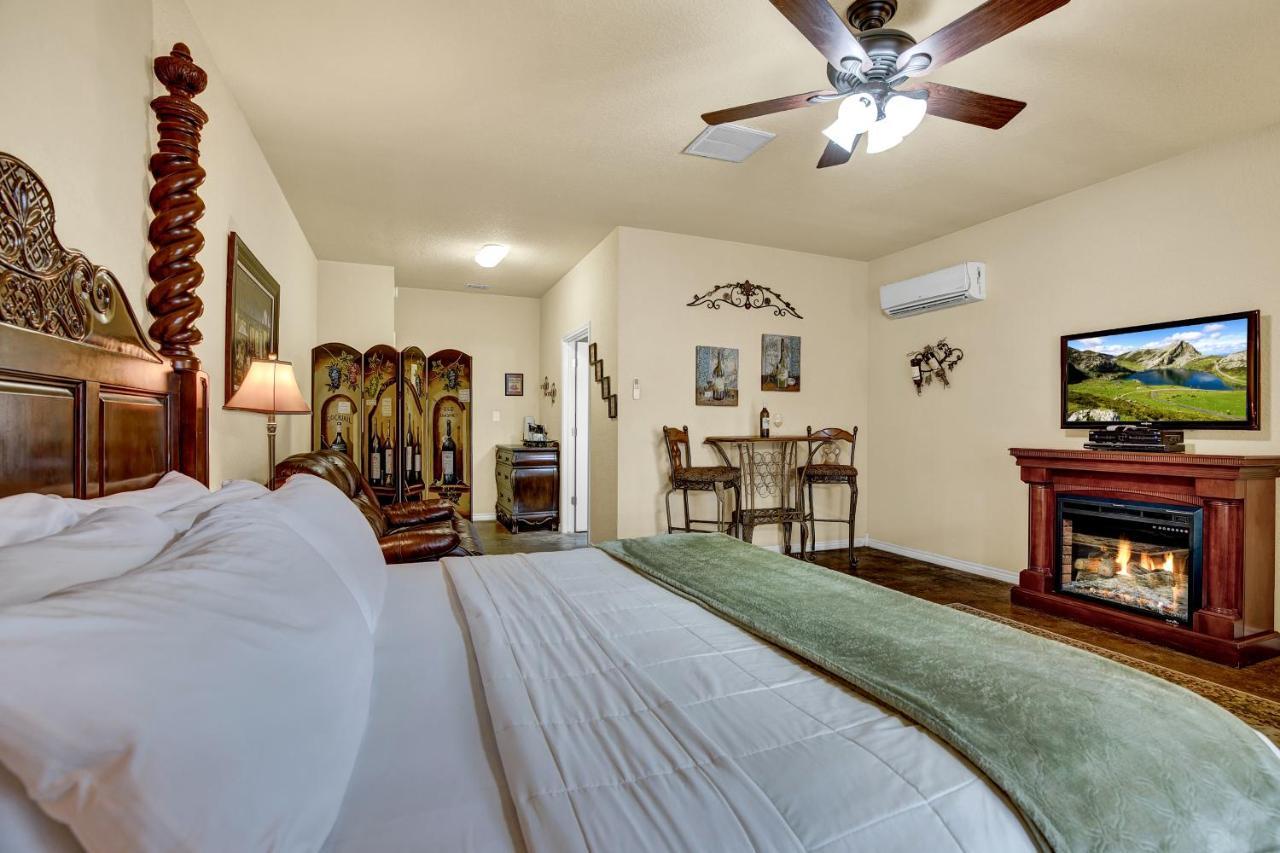 Romantic Oasis With Hot Tub Near Fred And Wineries! Fredericksburg Esterno foto