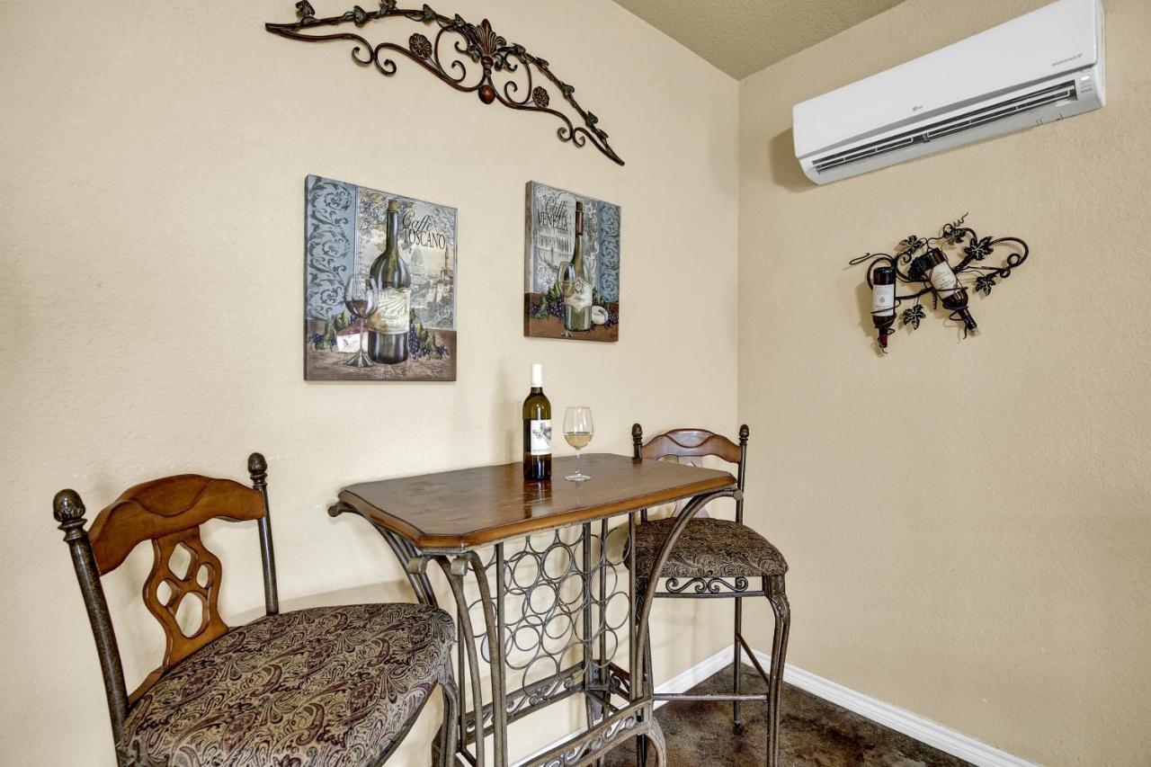 Romantic Oasis With Hot Tub Near Fred And Wineries! Fredericksburg Esterno foto
