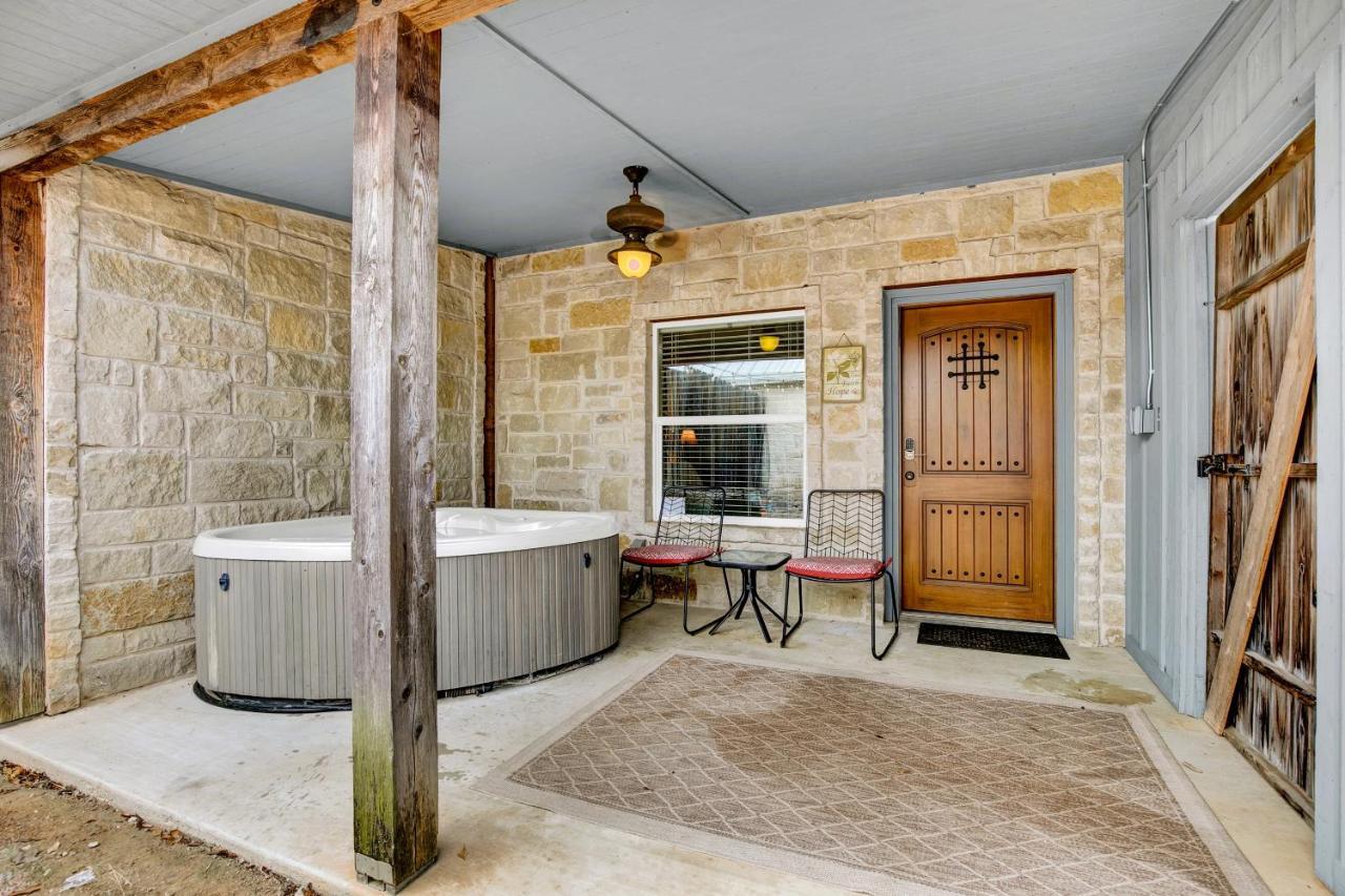 Romantic Oasis With Hot Tub Near Fred And Wineries! Fredericksburg Esterno foto